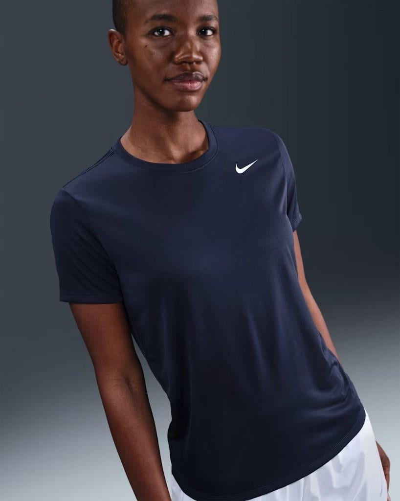 Nike Dri-FIT Kadın Klasik Fit Tişört - Lacivert DX0687-410