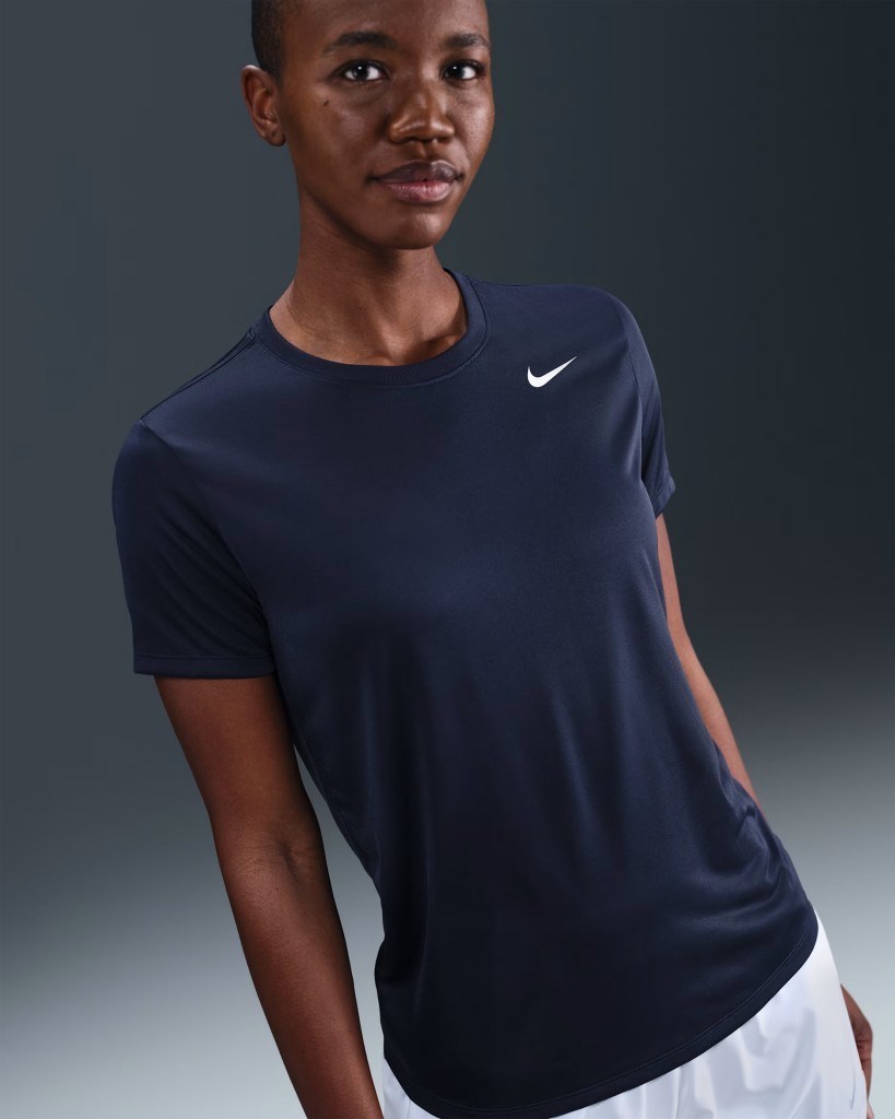 Nike Dri-FIT Kadın Klasik Fit Tişört - Lacivert DX0687-410