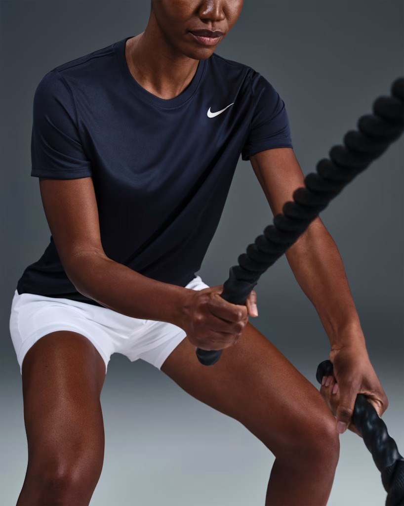 Nike Dri-FIT Kadın Klasik Fit Tişört - Lacivert DX0687-410