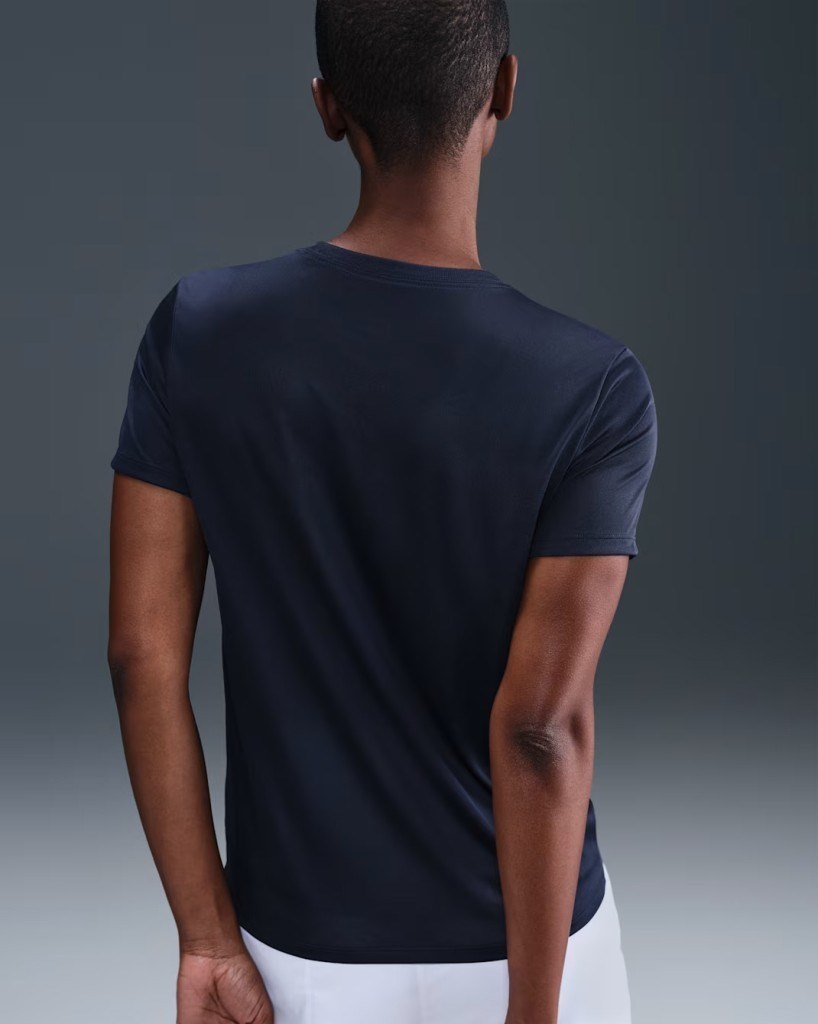 Nike Dri-FIT Kadın Klasik Fit Tişört - Lacivert DX0687-410