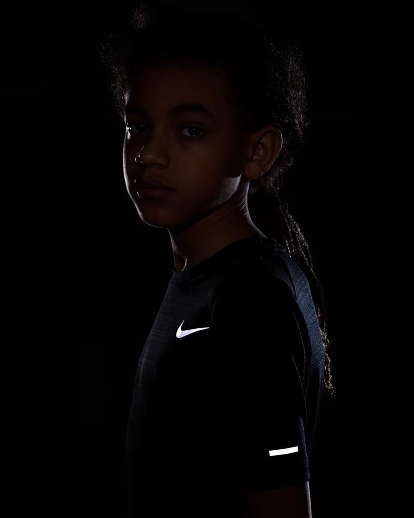 Nike Dri-FIT Miler DD3055-010 Büyük Çocuk (Erkek) Tişört - Siyah