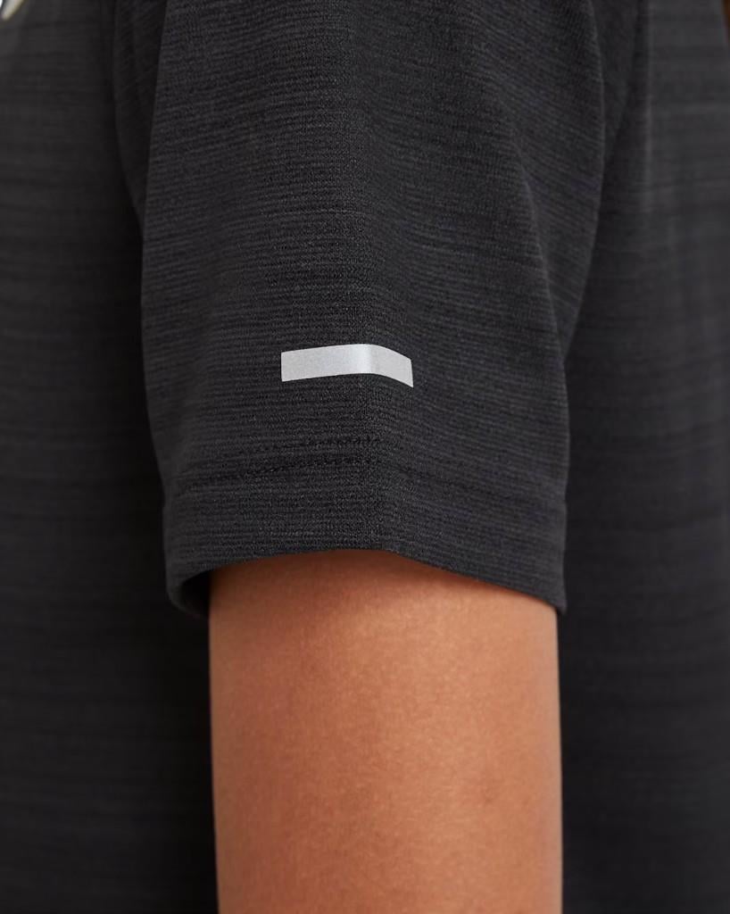 Nike Dri-FIT Miler DD3055-010 Büyük Çocuk (Erkek) Tişört - Siyah