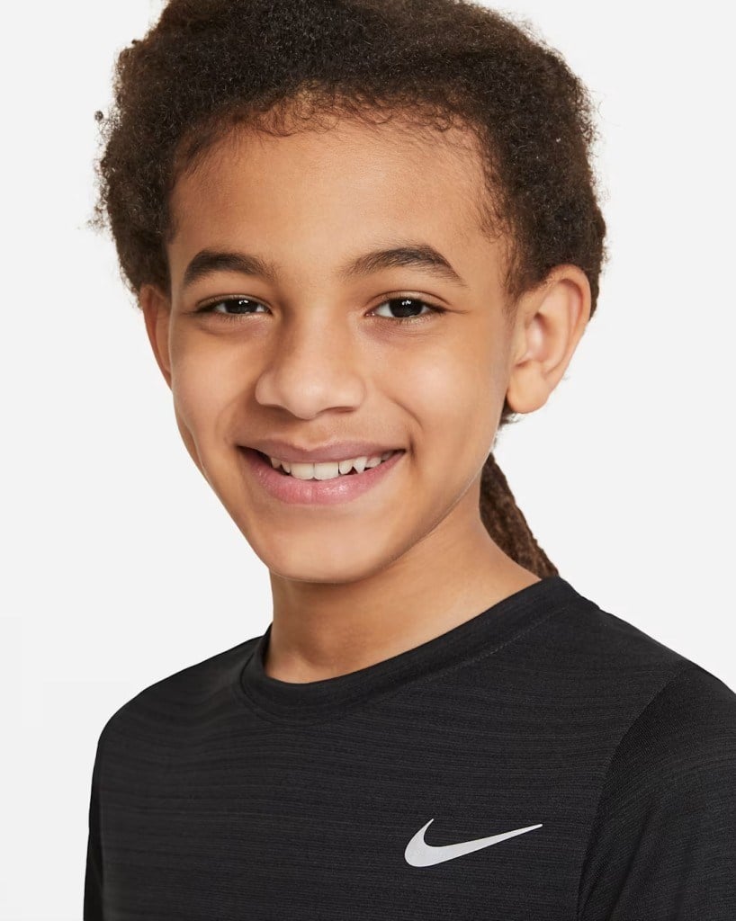 Nike Dri-FIT Miler DD3055-010 Büyük Çocuk (Erkek) Tişört - Siyah