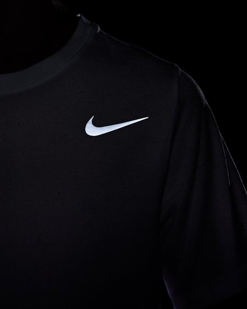 Nike Dri-FIT Miler DD3055-100 Büyük Çocuk (Erkek) Tişört - Beyaz