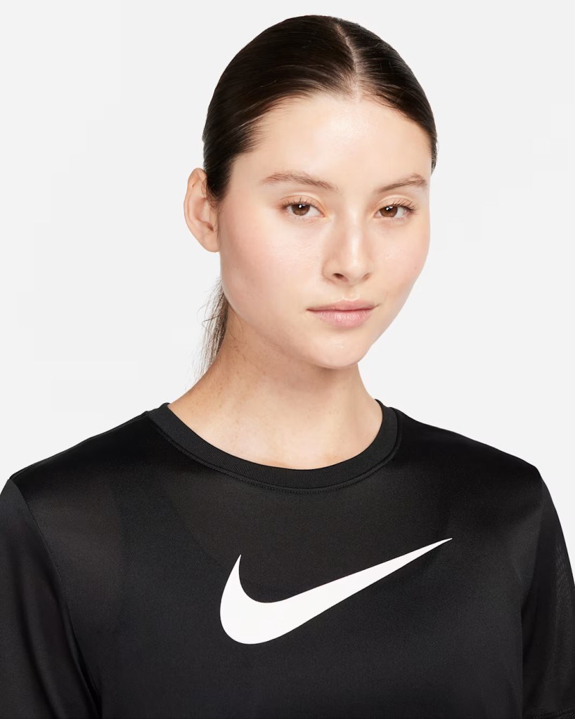 Nike FQ4975-011 Dri-FIT Baskılı Kadın Tişört - Siyah