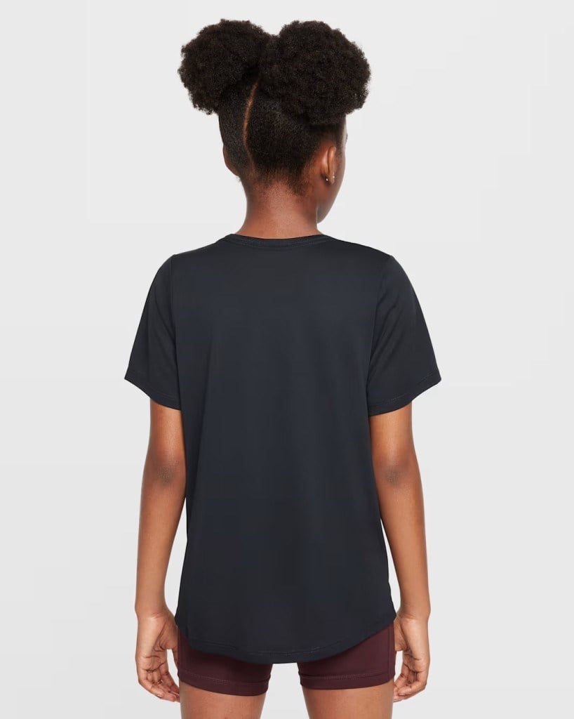 Nike FZ5600-010 One Fitted Dri-FIT Kısa Kollu Genç Çocuk (Kız) Tişört - Siyah