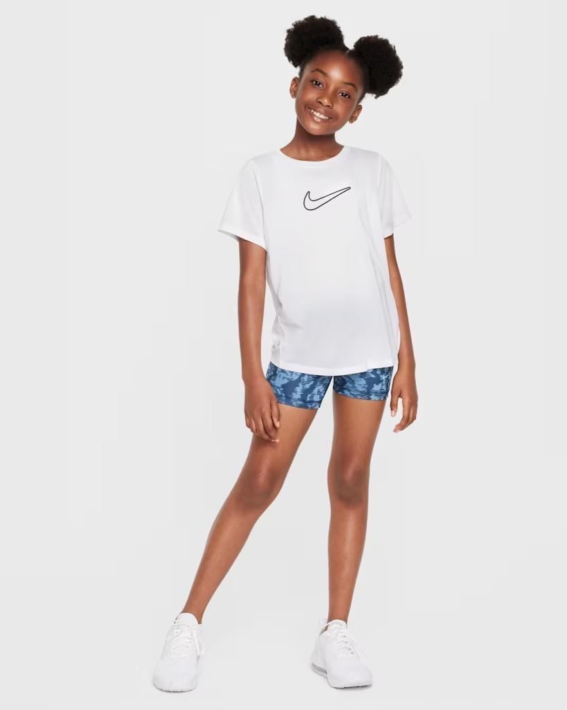 Nike FZ5600-100 One Fitted Dri-FIT Kısa Kollu Genç Çocuk (Kız) Tişört - Beyaz