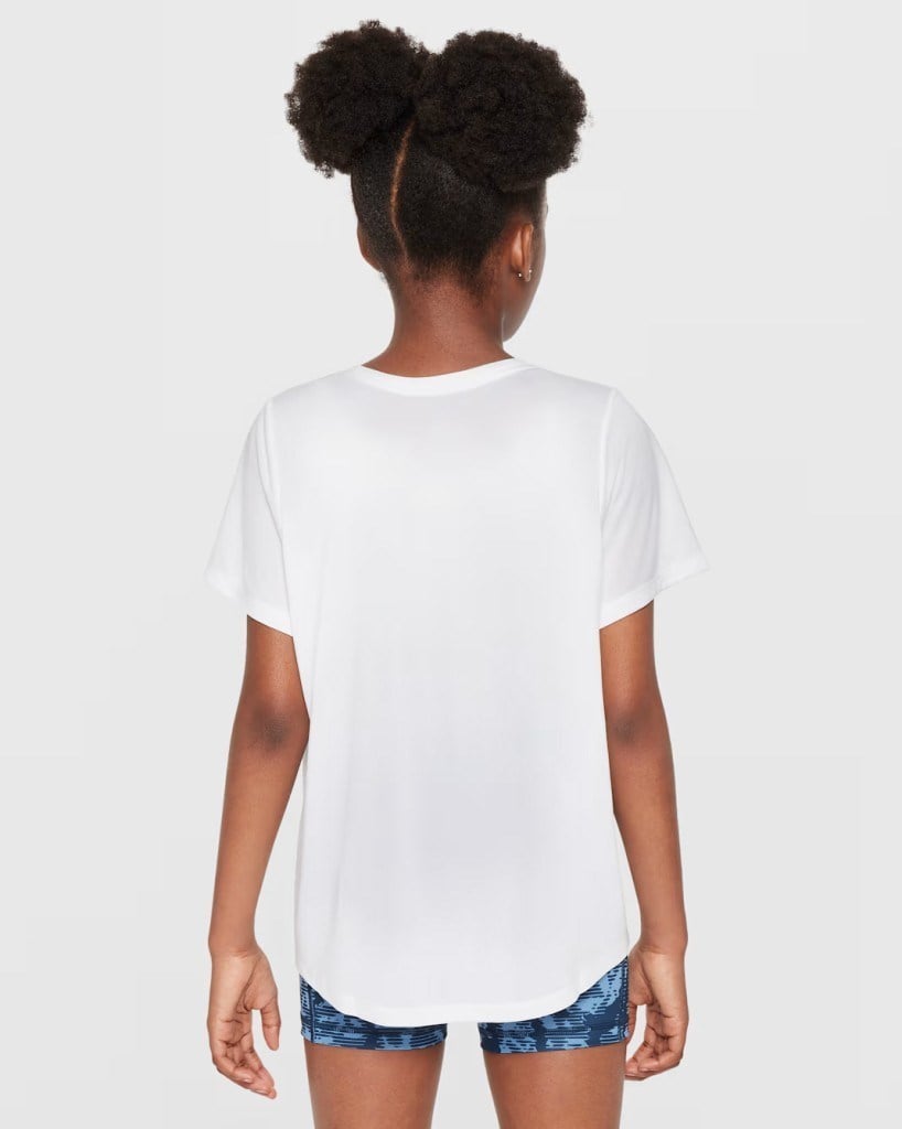 Nike FZ5600-100 One Fitted Dri-FIT Kısa Kollu Genç Çocuk (Kız) Tişört - Beyaz