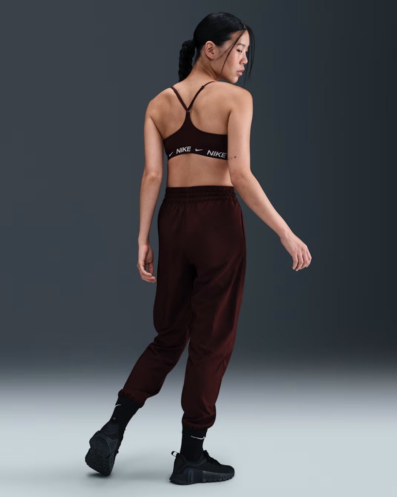 Nike Indy FD1062-653 Hafif Destekli Pedli Ayarlanabilir Kadın Spor Sütyeni - Bordo