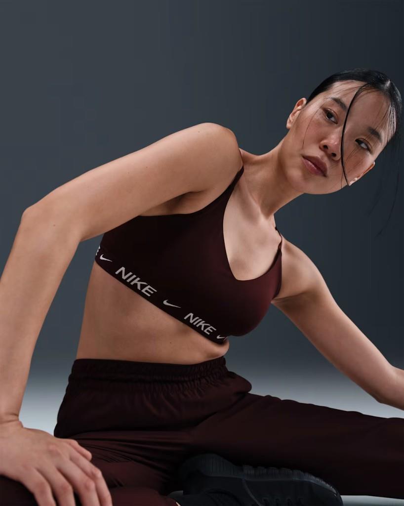 Nike Indy FD1062-653 Hafif Destekli Pedli Ayarlanabilir Kadın Spor Sütyeni - Bordo