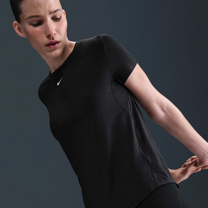 Nike One Classic IB9408-010 Dri-FIT Kısa Kollu Kadın Tişört - Siyah