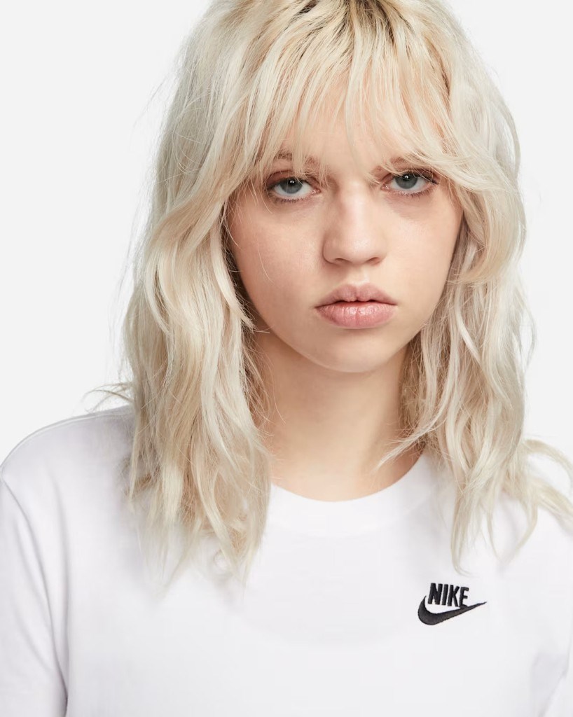 Nike Sportswear Club Essentials DX7902-100 Kadın Tişörtü - Beyaz