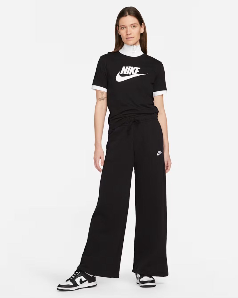 Nike Sportswear Essentials DX7906-010 Kadın Logo T-Shirt - Siyah