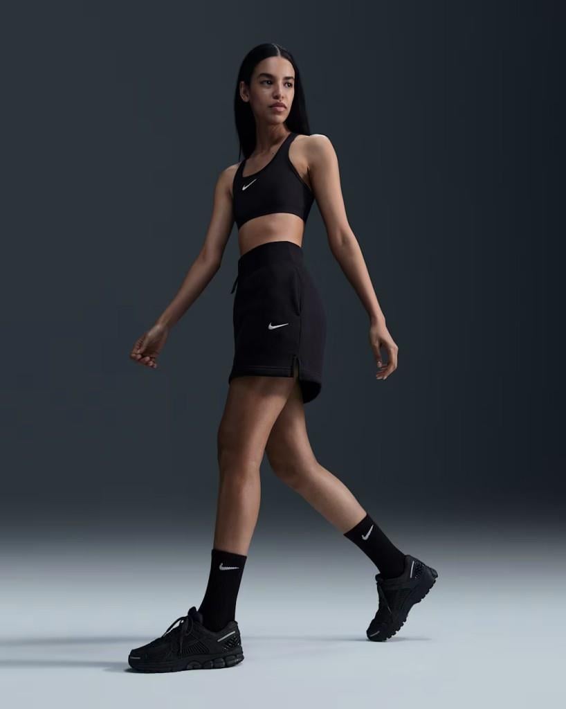 Nike Swoosh DX6821-010 Orta Destekli Pedli Kadın Spor Sütyeni - Siyah