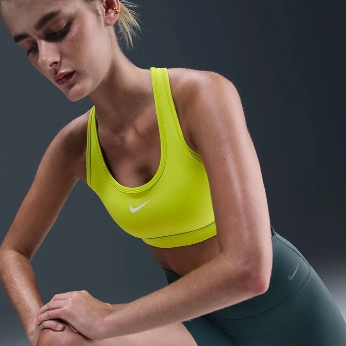Nike Swoosh DX6821-389 Orta Destekli Pedli Kadın Spor Sütyeni - Cyber