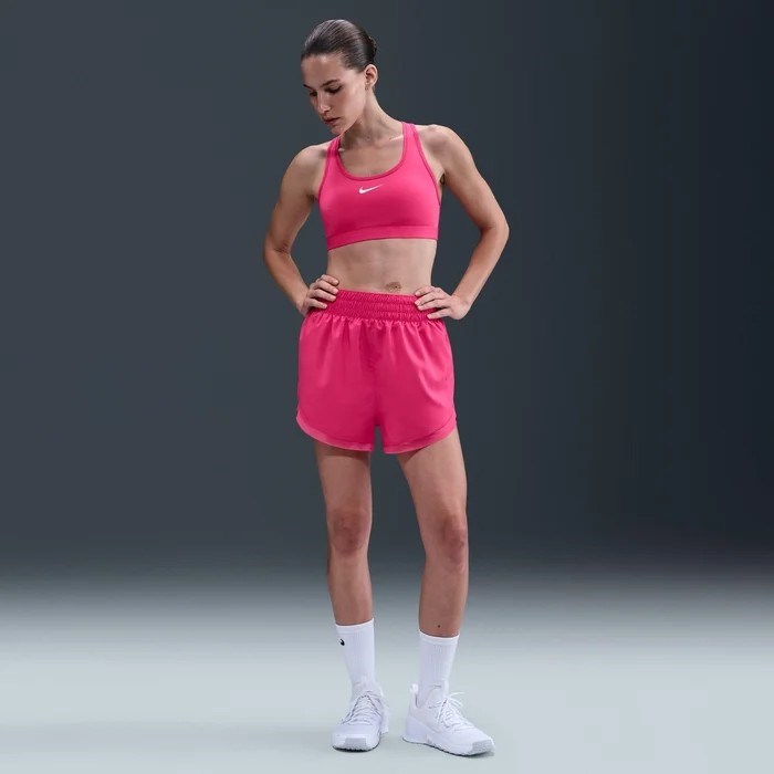 Nike Swoosh DX6821-666 Orta Destekli Pedli Kadın Spor Sütyeni - Rush Pink