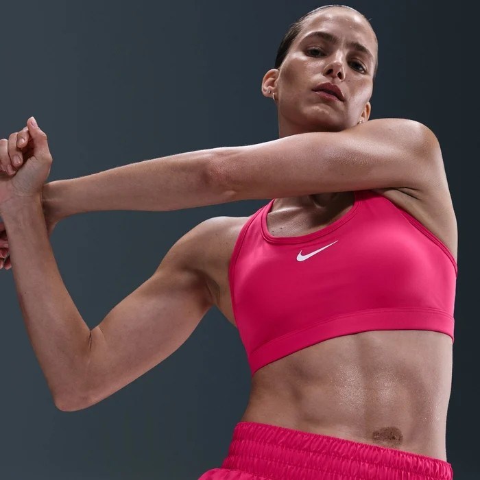 Nike Swoosh DX6821-666 Orta Destekli Pedli Kadın Spor Sütyeni - Rush Pink