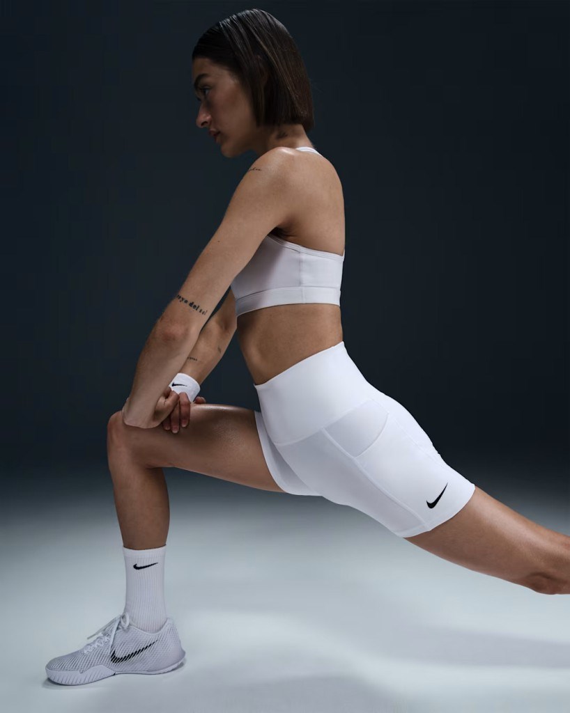 NikeCourt FZ6677-101 Dri-FIT Cepli Kadın Tenis Şortu - Beyaz