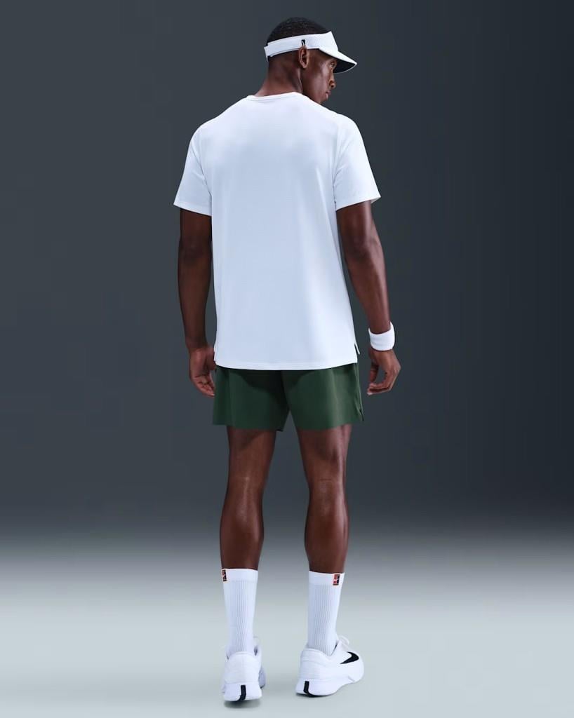 NikeCourt FZ6913-323 Advantage Dri-FIT 15 cm Erkek Tenis Şortu - Yeşil