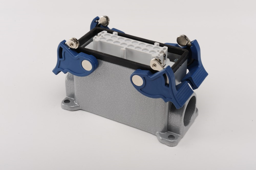 Emas EBM16PD24 Metal 16 Kontak Duvar Tipi Priz 16A Çift Yan Girişli 4 Mandallı