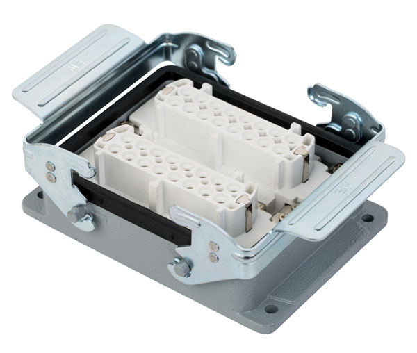 Mete 32x16A. Çoklu Makine Prizi Metal Mandallı