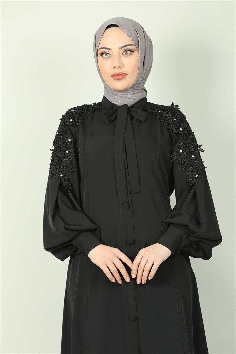 1803 Kolu Dantel Detaylı Önü Düğmeli Ferace Siyah