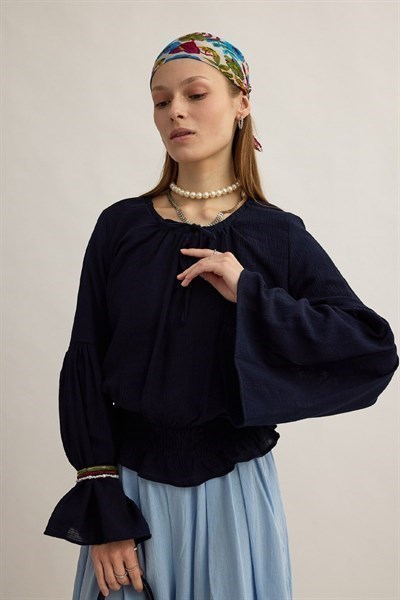 Beli Gipe Detaylı Bluz