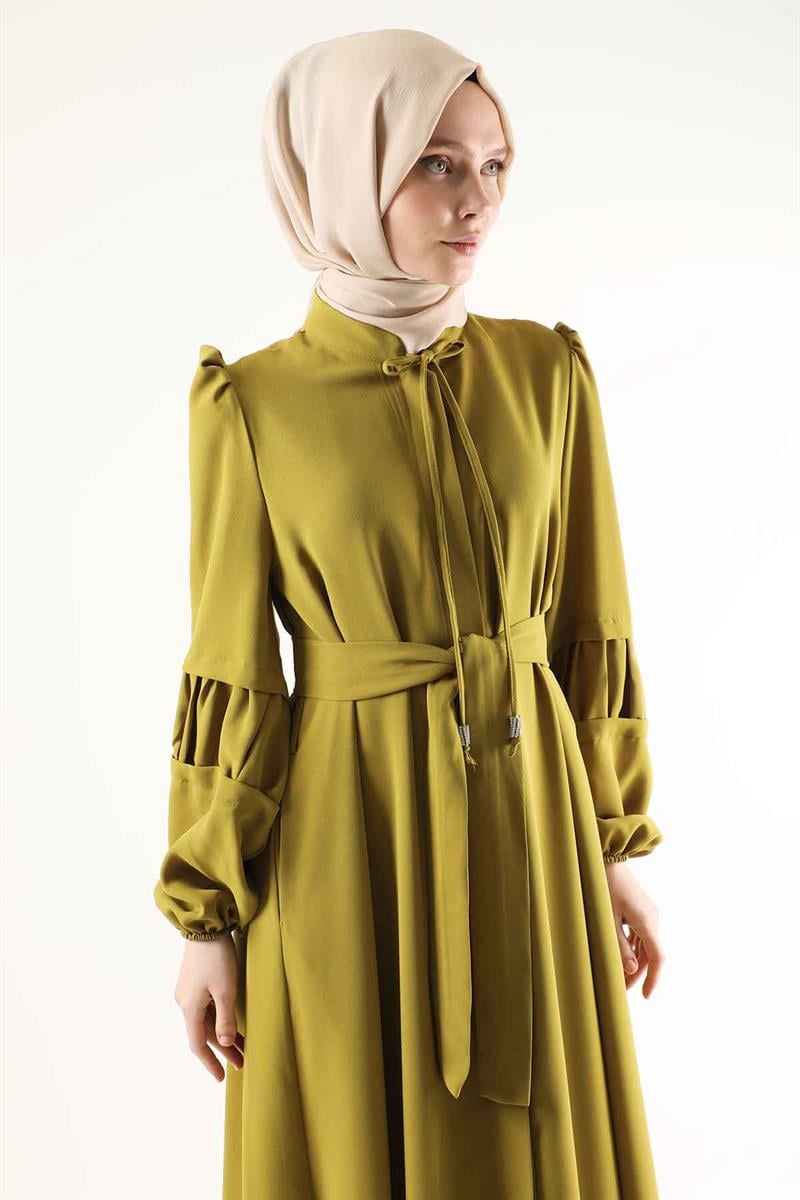Büzgü Detay Kuşaklı Ferace Yağ Yeşili