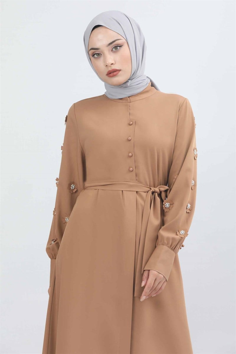Çiçek İşlemeli Düğmeli Ferace Camel
