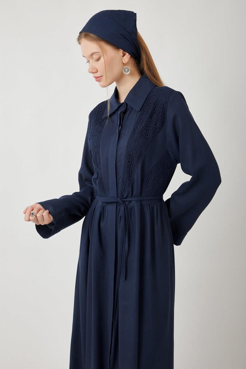 Gizli Düğmeli Dantelli Elbise Lacivert
