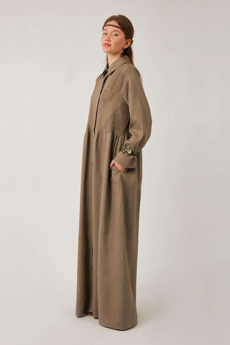 Gizli Düğmeli Dantelli Elbise Vizon