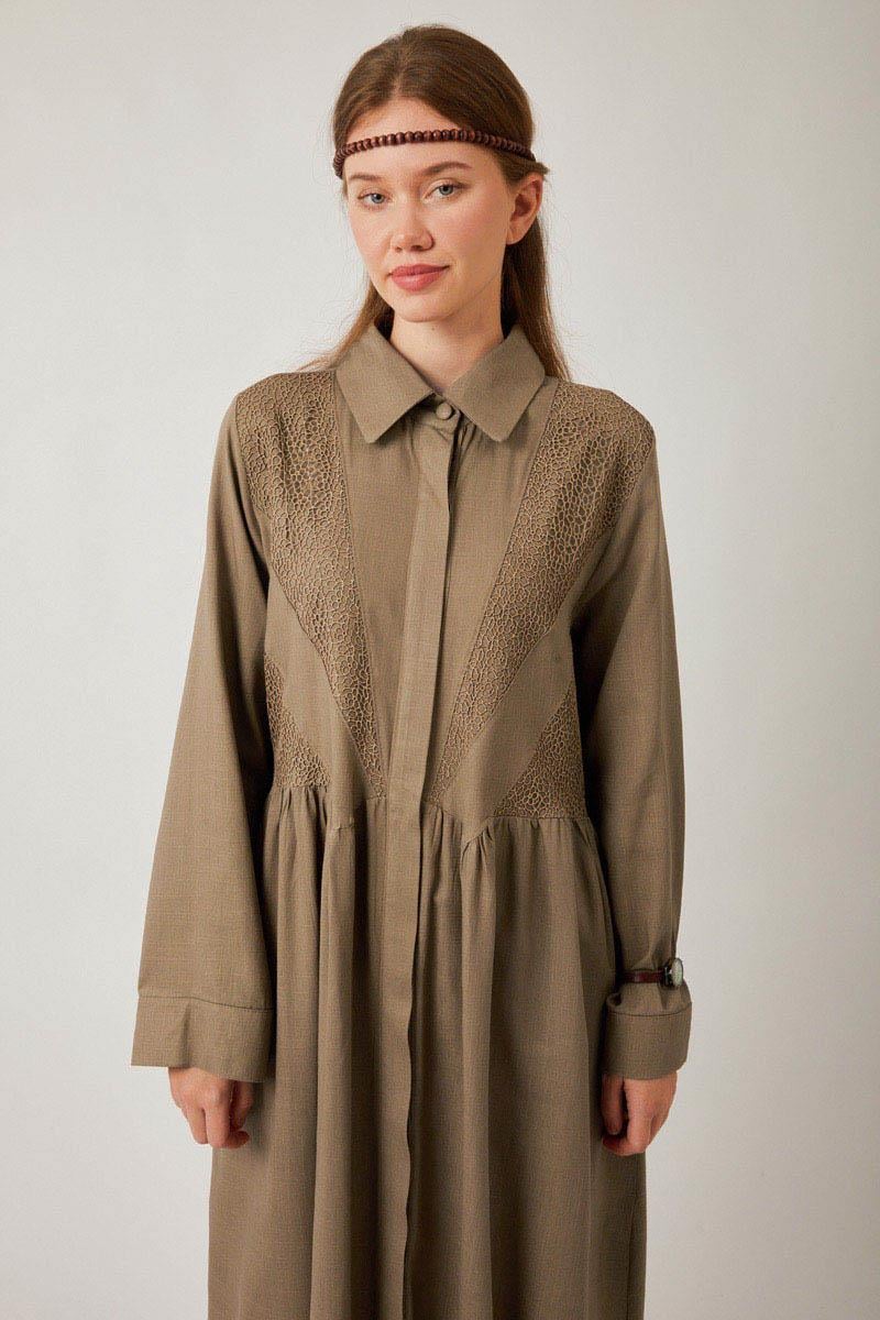 Gizli Düğmeli Dantelli Elbise Vizon