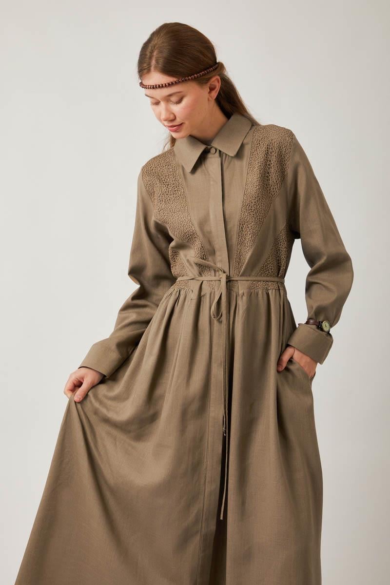 Gizli Düğmeli Dantelli Elbise Vizon