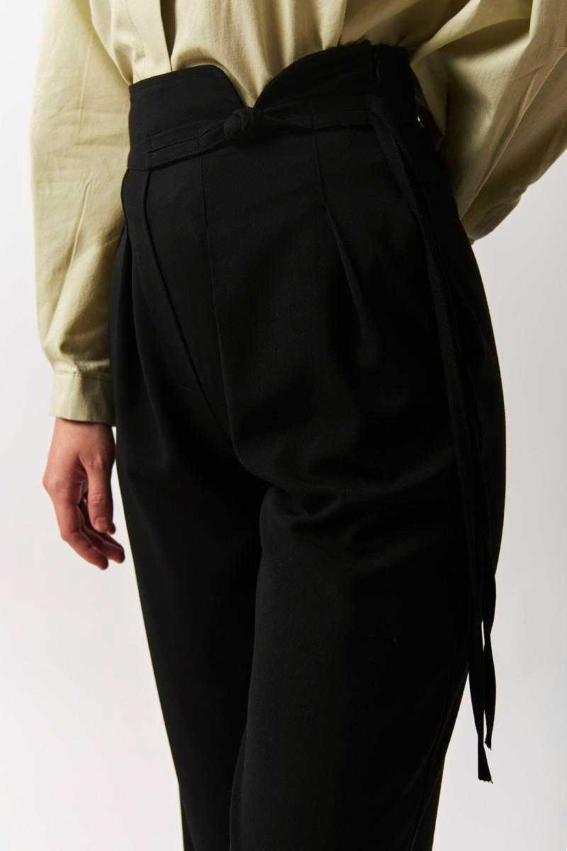 Kemeri Pile Detaylı Pantolon Siyah