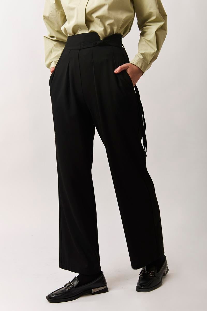 Kemeri Pile Detaylı Pantolon Siyah