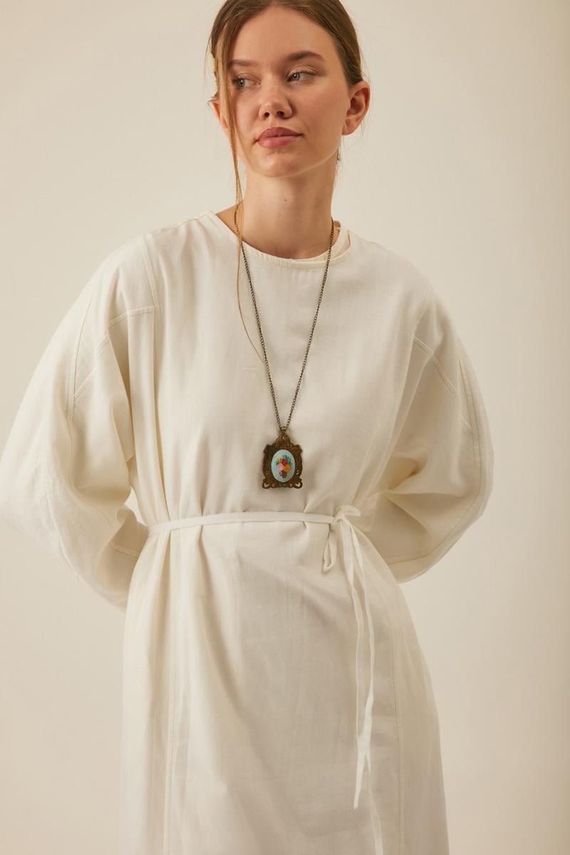 Kontrast Dikişli Keten Elbise Beyaz