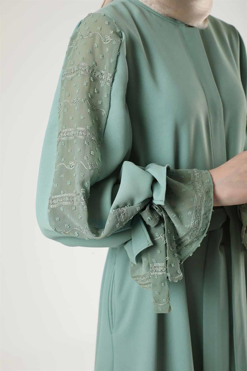 Manşeti Fiyonklu Garnili Ferace Mint