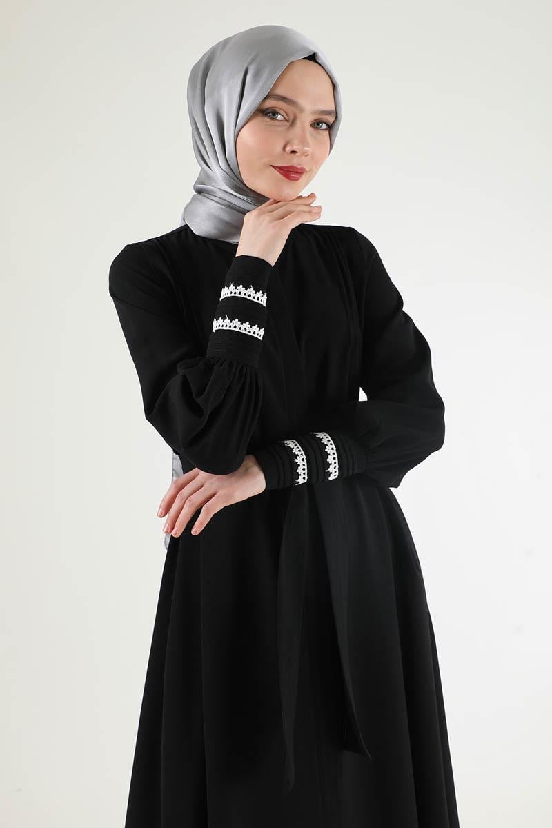 Nervür Detaylı Kuşaklı Ferace Siyah