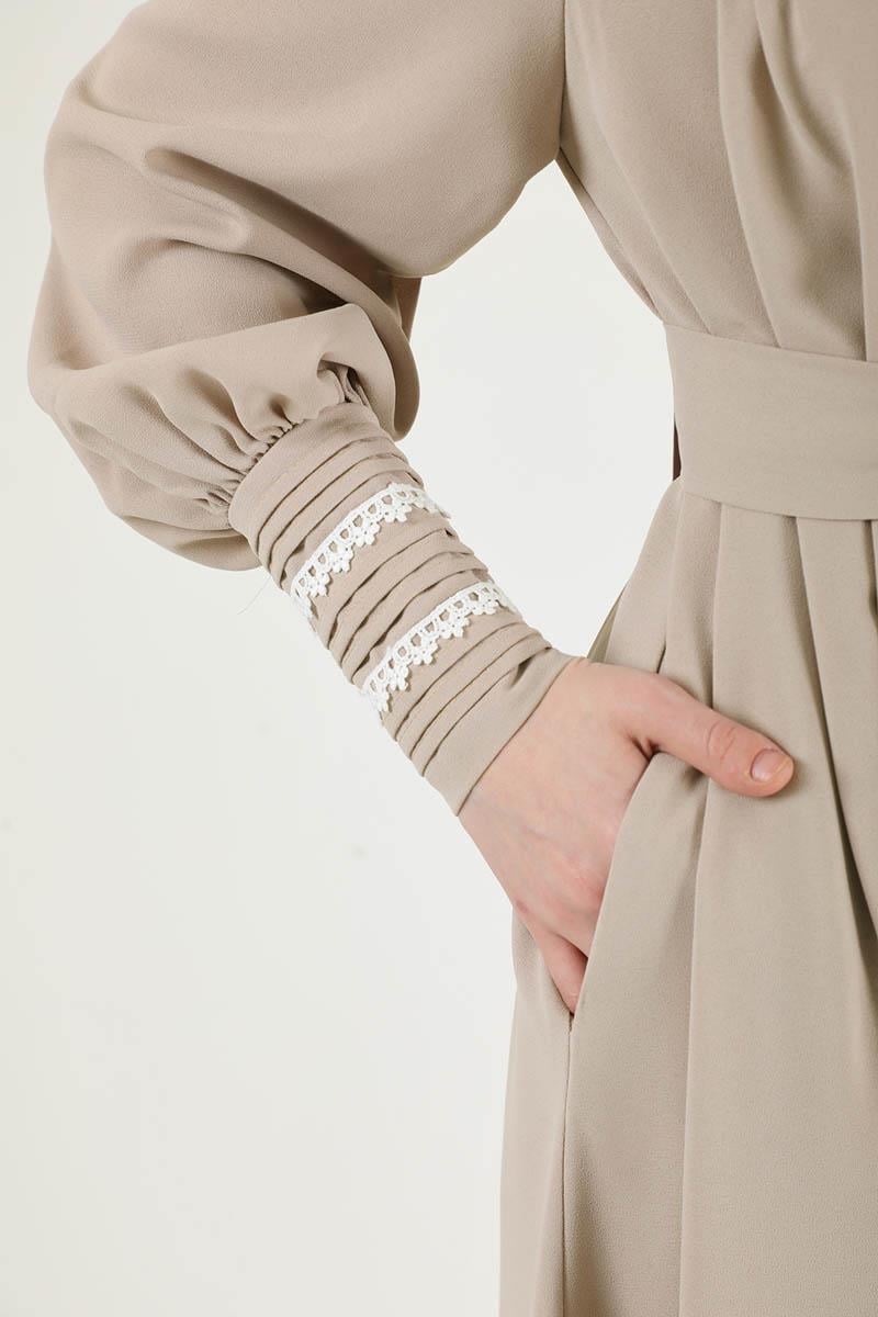 Nervür Detaylı Kuşaklı Ferace Taş