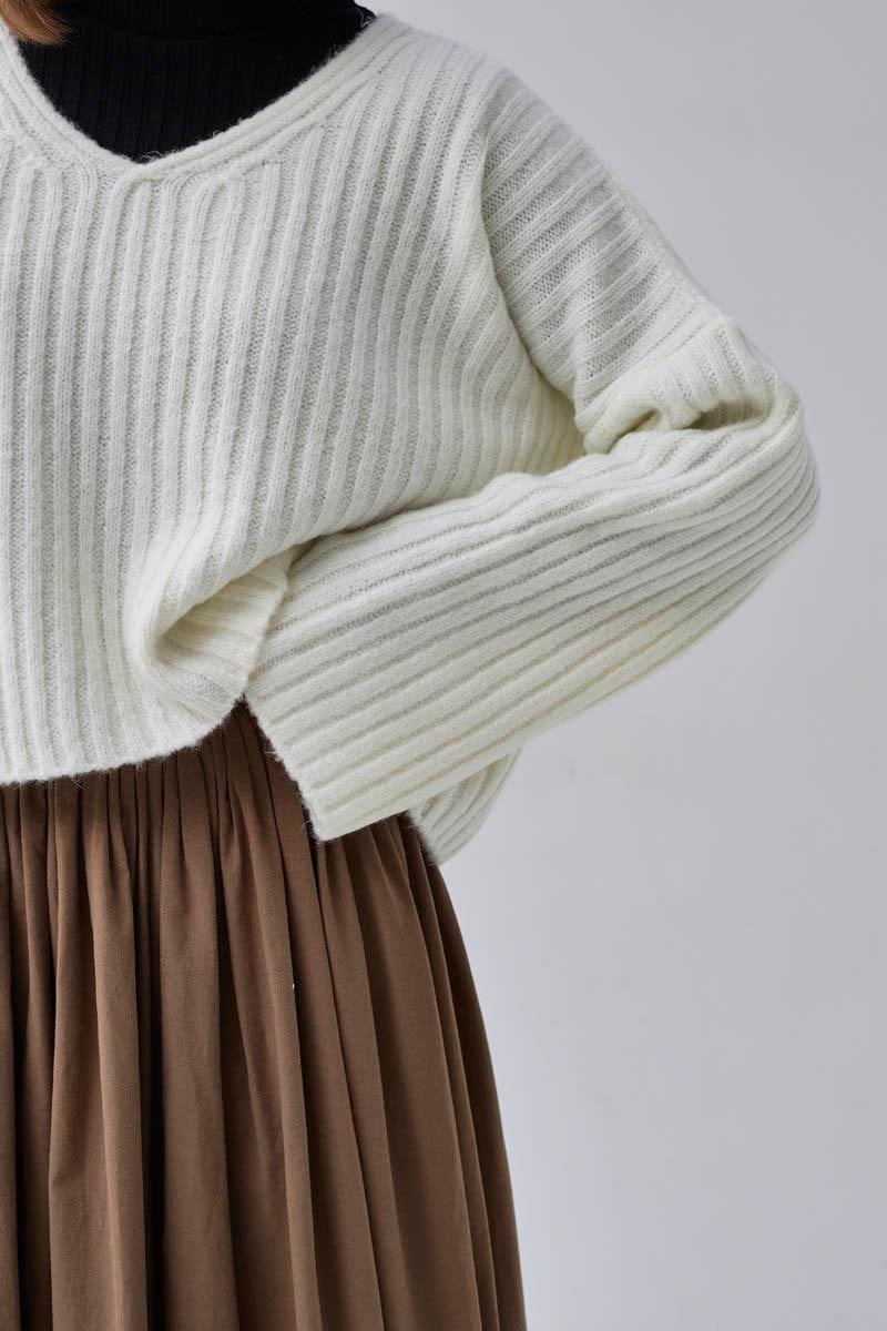 V Yaka Crop Kazak Ekru