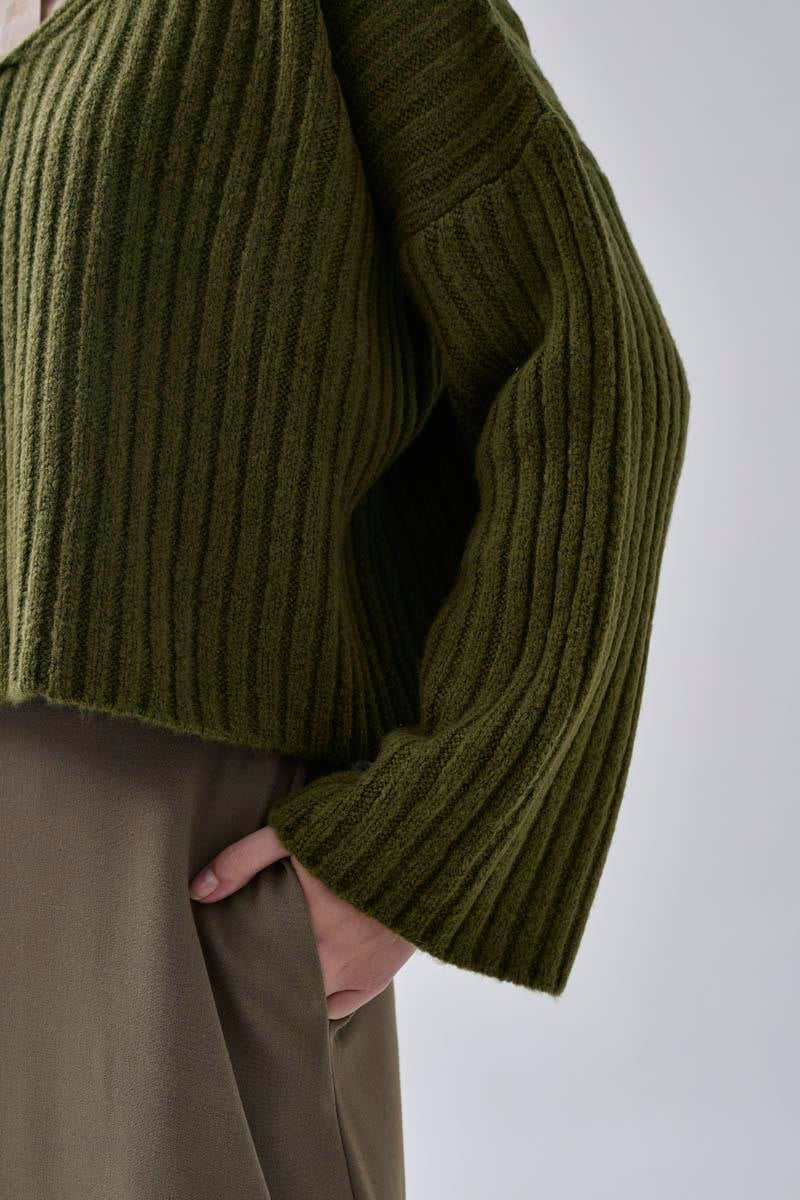 V Yaka Crop Kazak Haki