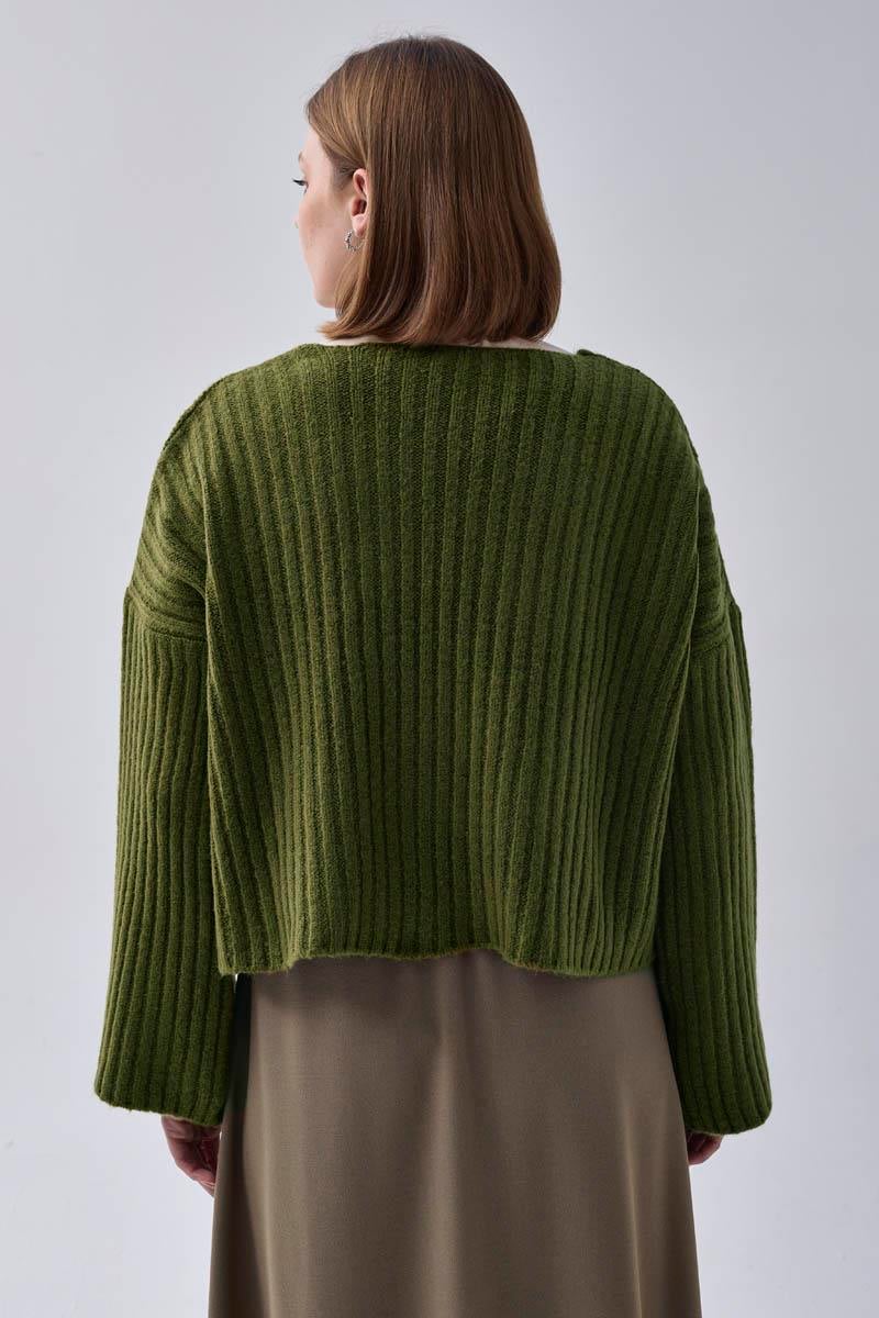 V Yaka Crop Kazak Haki