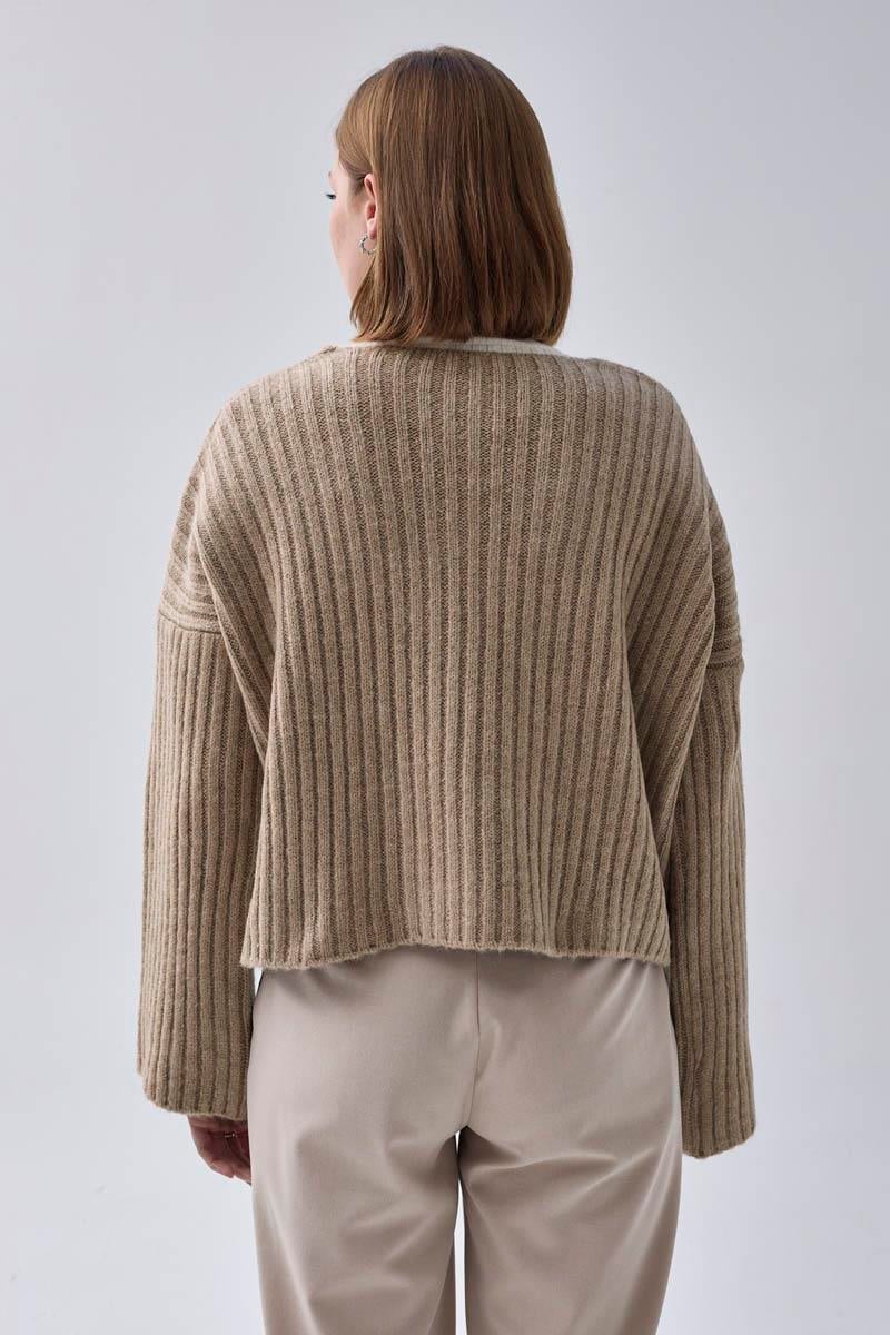 V Yaka Crop Kazak Vizon