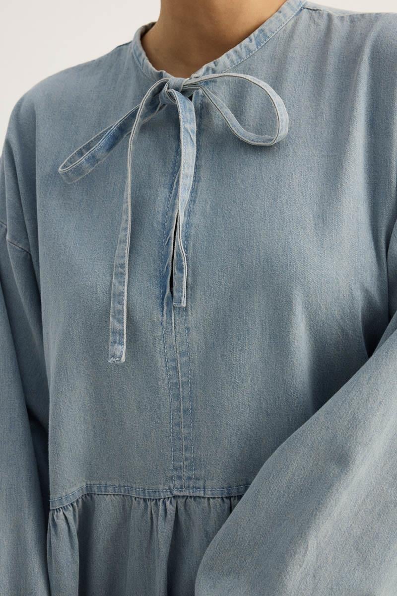 Yakadan Bağlamalı Denim Elbise Buz Mavisi