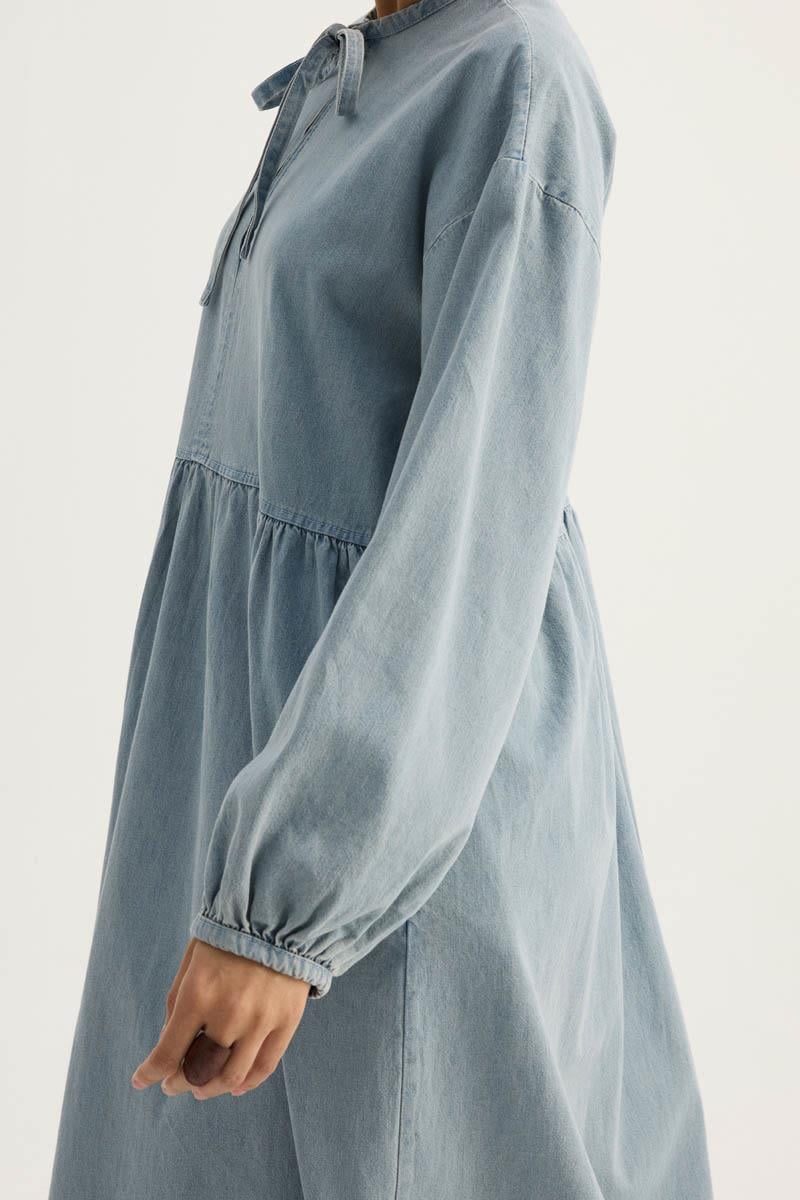 Yakadan Bağlamalı Denim Elbise Buz Mavisi