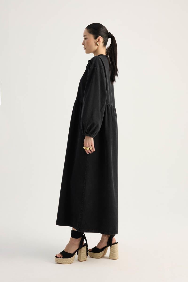 Yakadan Bağlamalı Denim Elbise Siyah