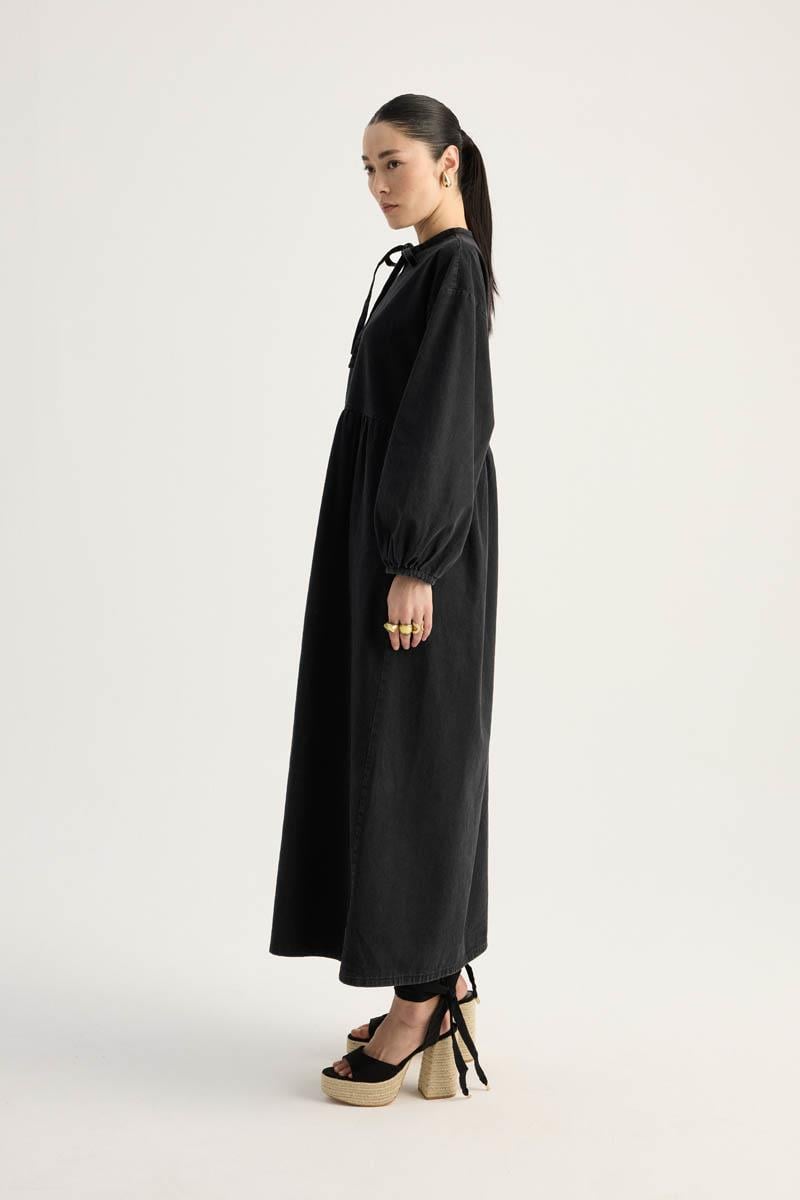 Yakadan Bağlamalı Denim Elbise Siyah