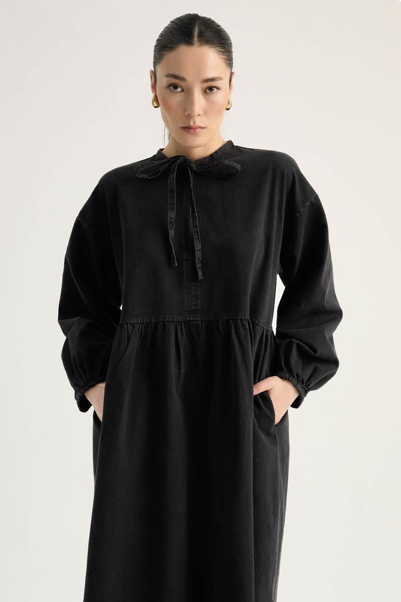 Yakadan Bağlamalı Denim Elbise Siyah