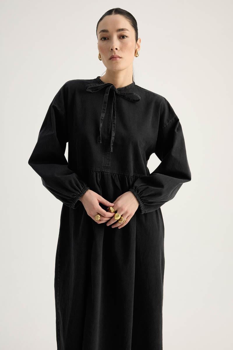 Yakadan Bağlamalı Denim Elbise Siyah