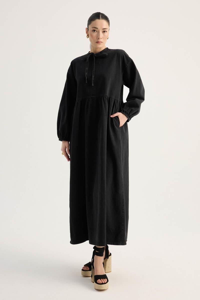 Yakadan Bağlamalı Denim Elbise Siyah